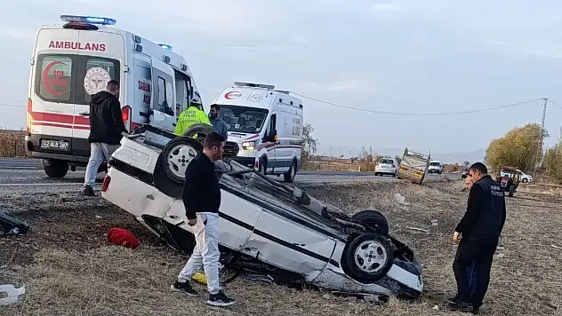 Konya'da şarampole devrilen otomobildeki 5 kişi yaralandı