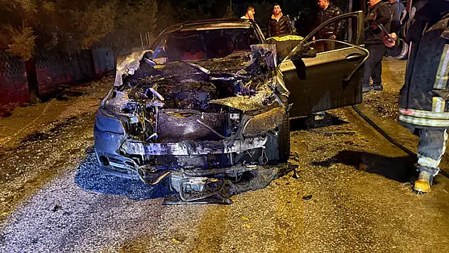 Konya'da seyir halindeki otomobil alev aldı