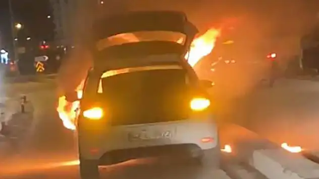 Konya'da seyir halindeki otomobil alevlere teslim oldu