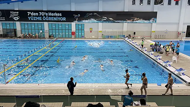 Konya'da Sualtı Hokeyi 24 Yaş Altı, 17 Yaş ve Altı Türkiye Şampiyonası başladı