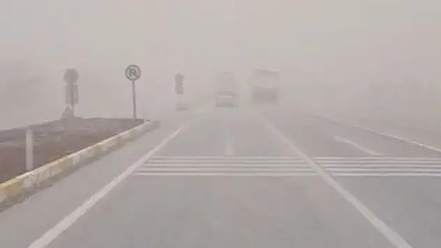 Konya'da süren kum fırtınası yaşamı olumsuz ekliyor