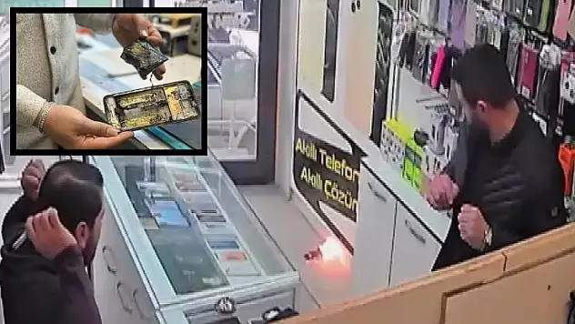 Konya'da tamir edilen telefon bir anda alev aldı