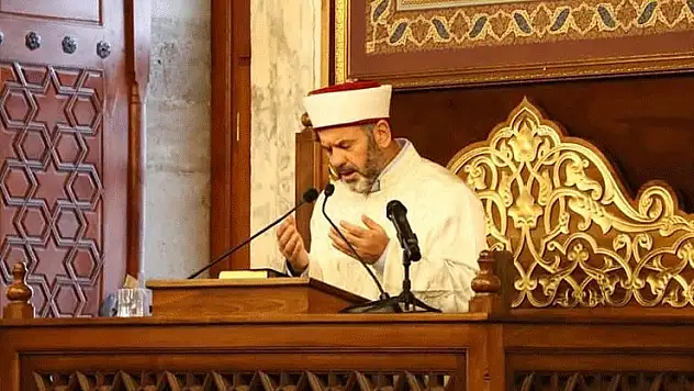 Konya'da tarihi camide eller semaya dua için açıldı