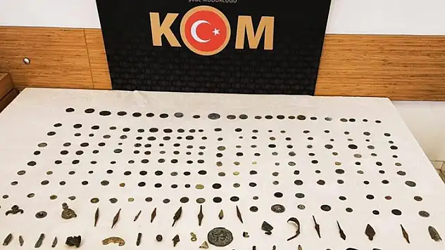 Konya'da tarihi eser kaçakçılarına operasyon: 3 gözaltı