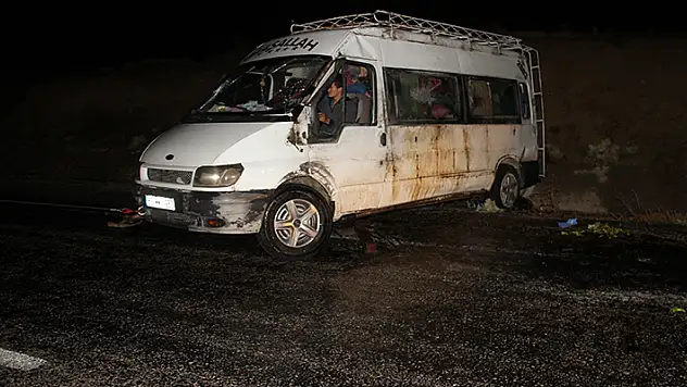 Konya'da tarım işçilerini taşıyan minibüs devrildi: 12 yaralı
