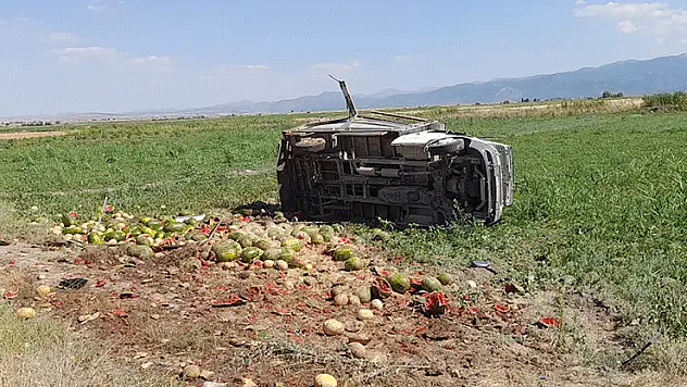 Konya'da kamyonetin tekeri patladı: 2'si çocuk 3 kişi yaralandı