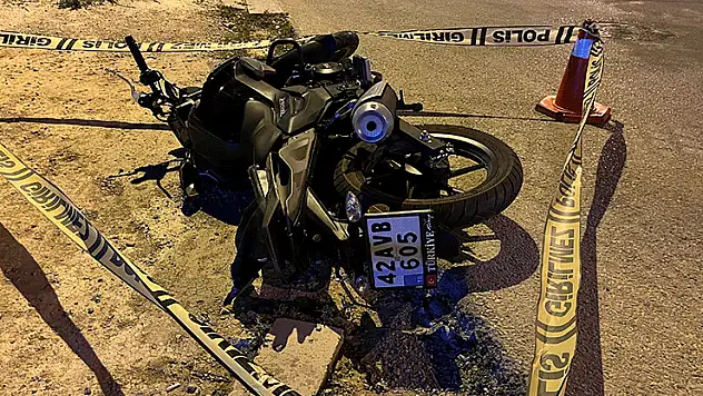 Konya'da ters yönde ilerleyen hafif ticari araç motosiklete çarptı: 1 ağır yaralı