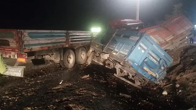 Konya'da tır traktörün römorkuna çarptı: 3 kişi yaralandı
