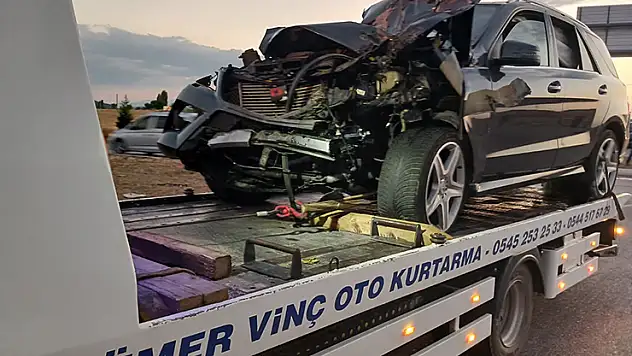 Konya'da tıra arkadan çarpan otomobildeki 5 kişi yaralandı