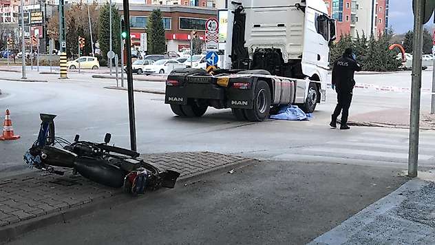 Konya'da tırın altında kalan motosiklet sürücüsü hayatını kaybetti
