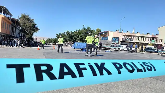 Konya'da tırla çarpışan motosikletteki 2 genç hayatını kaybetti