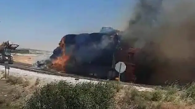 Konya'da tonlarca saman balyası yandı
