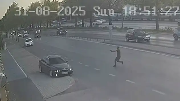 Konya'da trafiği tehlikeye atan maganda lastiğine ateş edilerek durduruldu