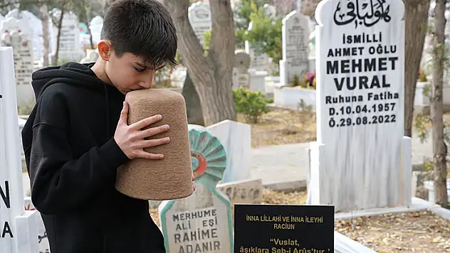 Konya'da trafik kazasında kaybettiği 'semazen' abisinin hatırasını yaşatıyor