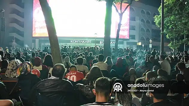 Konya'da Türkiye-İspanya maçı dev ekranlardan izlendi