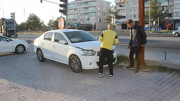 Konya'da üç araç çarpıştı: 3 yaralı
