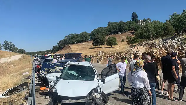 Konya'da üç aracın karıştığı kazada 7 yaralı