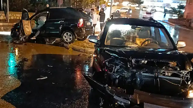 Konya'da yağışlı hava kazalara neden oldu: 6 yaralı
