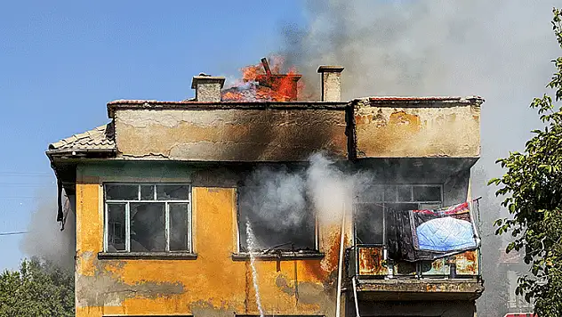 Konya'da yangın çıkan ev kullanılamaz hale geldi