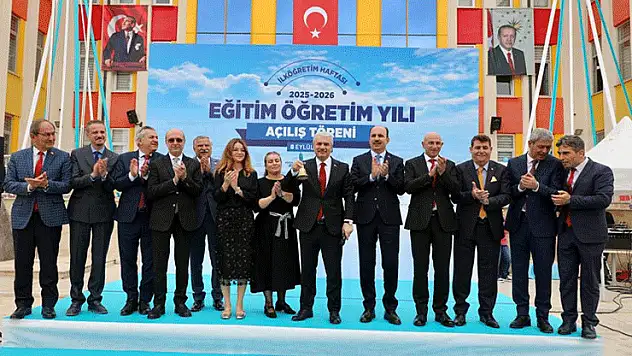 Konya'da yeni eğitim öğretim yılının başlamasıyla tören düzenlendi