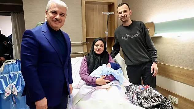 Konya'da yeni yılın ilk bebeği Alparslan bebek oldu