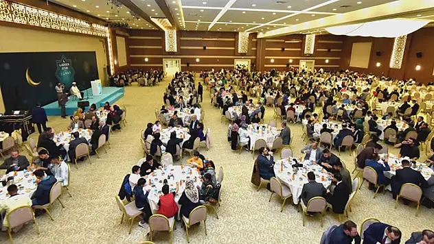 Konya'da yetimler 'Kardeşlik İftarı'nda buluştu
