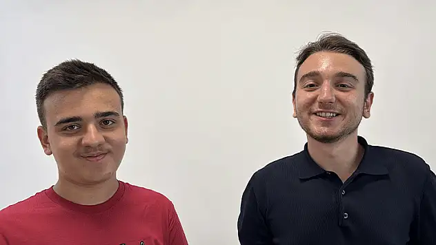 Konya'da YKS birincisi ağabeyini örnek alan Eray, LGS sınavında tam puan aldı