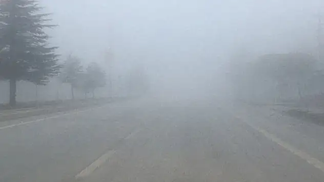 Konya'da yoğun sis etkisini gösteriyor! Görüş mesafesi 30 metreye kadar düştü