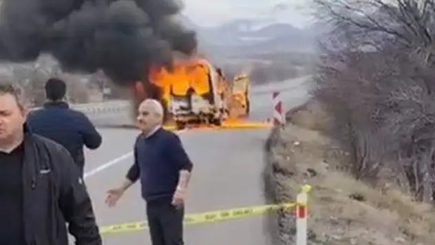 Konya'da yolcu minibüsü alev topuna döndü