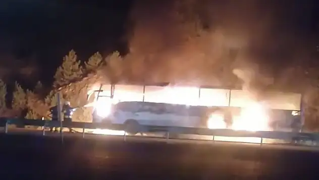 Konya'da yolcu otobüsü alev alev yandı