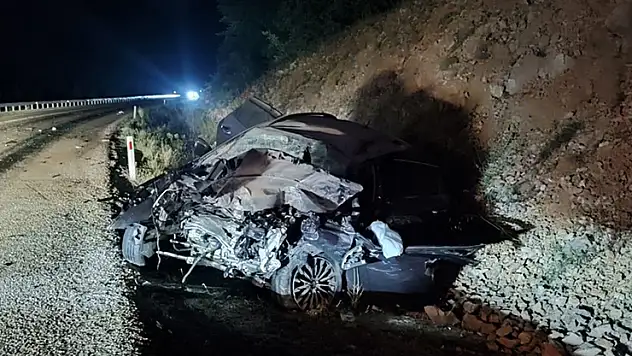Konya'da yolcu otobüsüyle çarpışan otomobilin sürücüsü öldü, 8 kişi yaralandı