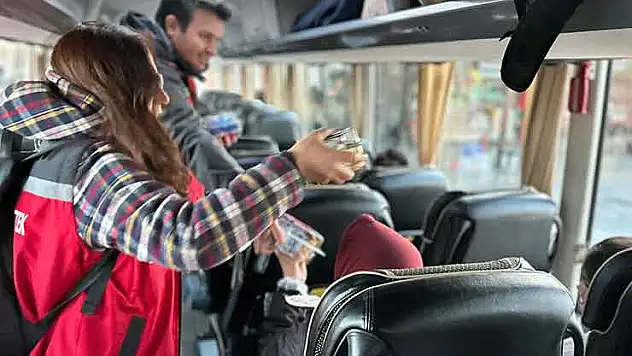 Konya'da yolda olanlara iftarlık dağıtıldı