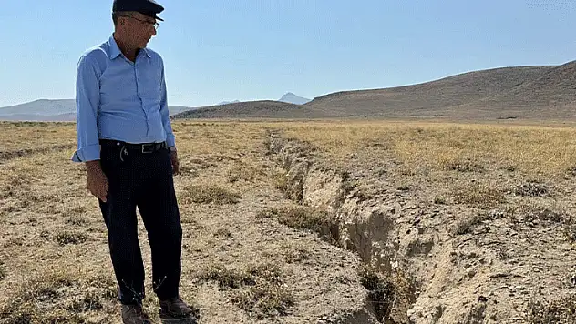 Konya'da yüzey yarıkları, mahalleliyi tedirgin ediyor