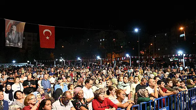 Konya'da Zafer Bayramı kutlamaları Türk Halk Müziği ile buluştu