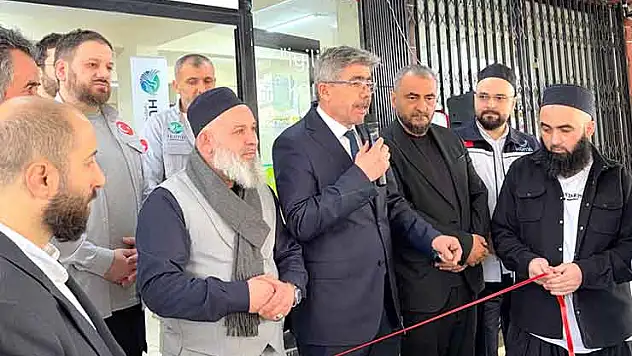 Konya'da zekat köprüsü: Yetim giydirme mağazası açıldı