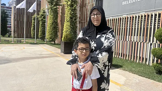 Konya'daki depremzede babaanne ile otizmli torunu birbirine güç veriyor