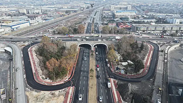 Konya'daki kavşağın 2 şeridi trafiğe açıldı