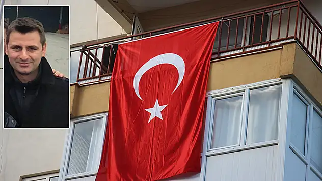 Konya'daki kazada şehit olan Uzman Çavuş Güven'in evine Türk bayrağı asıldı
