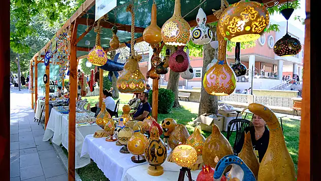 Konya'daki kültürel mirası geleceğe taşıyan sanat atölyelerine her yaştan ilgi