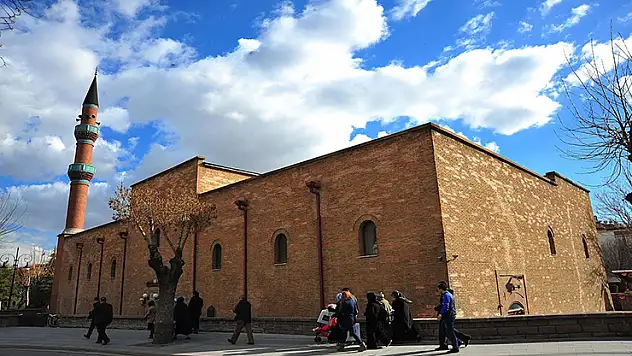 Konya'daki o camiye adını veren meslek dalı hangisi?