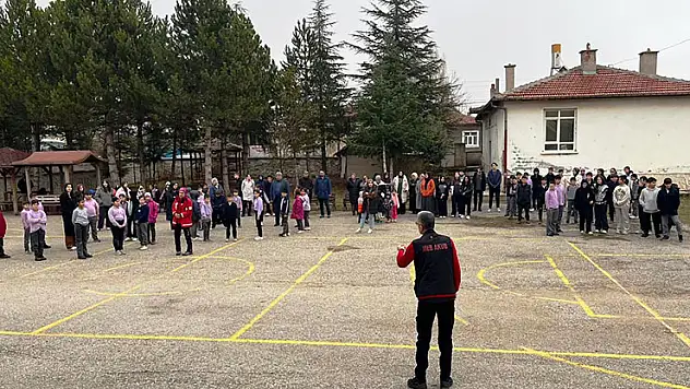 Konya'daki okullarda deprem ve ilkyardım tatbikatı verildi