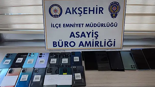 Konya'daki operasyonda  500 bin TL'lik kaçak cep telefonu ele geçirildi
