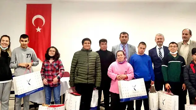 Konya'daki özel sporculara malzeme yardımı 