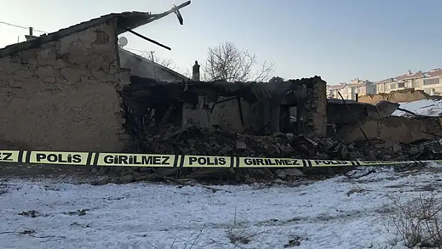 Konya'daki yangında 7 kişilik ailenin çatının çökmesi sonucu hayatını kaybettiği ortaya çıktı
