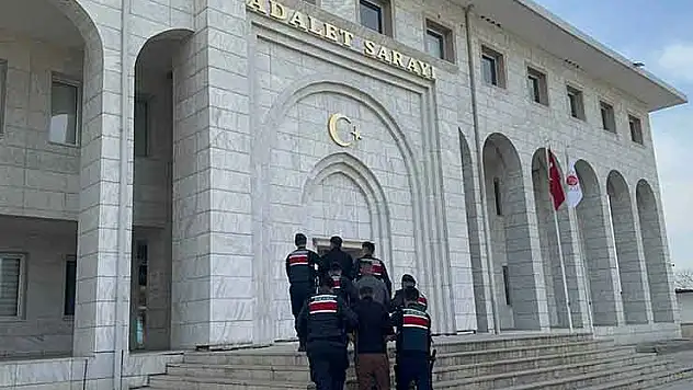 Konya'dan Milas'a kaçak göçmen taşıyanlar yakalandı