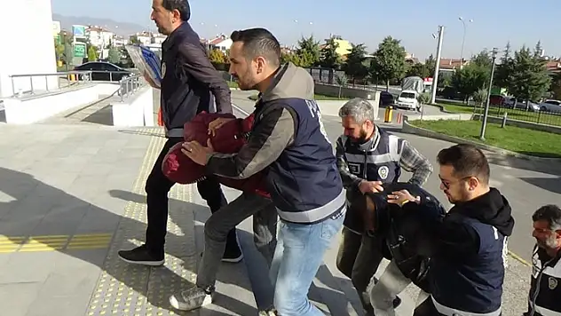 Konya'dan trenle Karaman'a gelip motosiklet çalan 4 şüpheli tutuklandı
