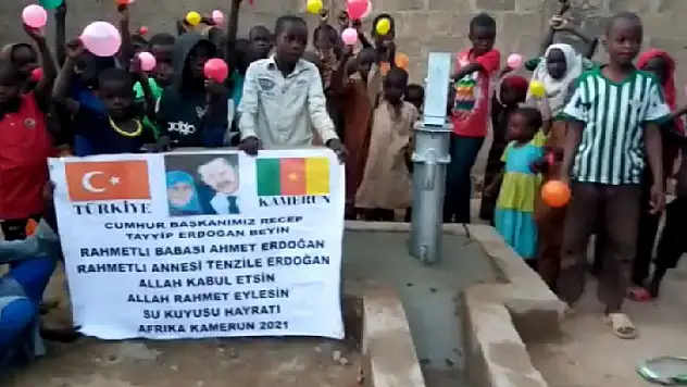 Konyalı 4 hayırsever esnaf, Cumhurbaşkanı Erdoğan ve annesi adına Afrika'da su kuyusu açtırdı
