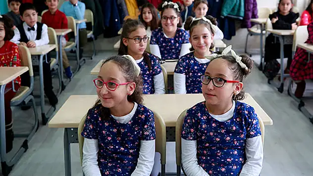 Konyalı beşizler herkesin ilgi odağı oluyor