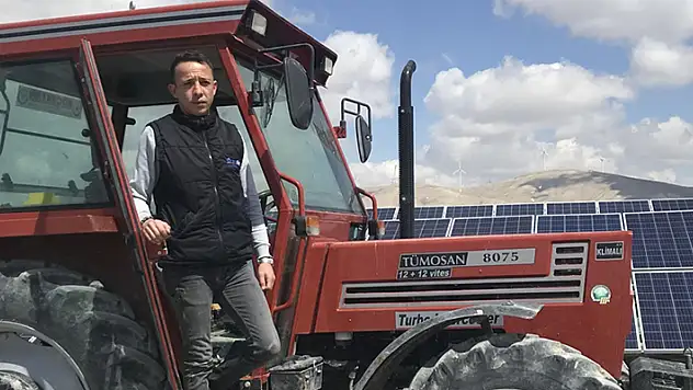 Konyalı çiftçilerin tarlalarına kurdukları güneş panelleriyle hem kendileri hem doğa kazanıyor
