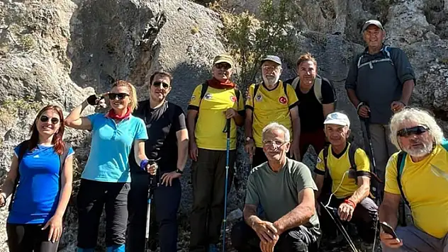 Konyalı dağcılar Zengibar'a tırmandı